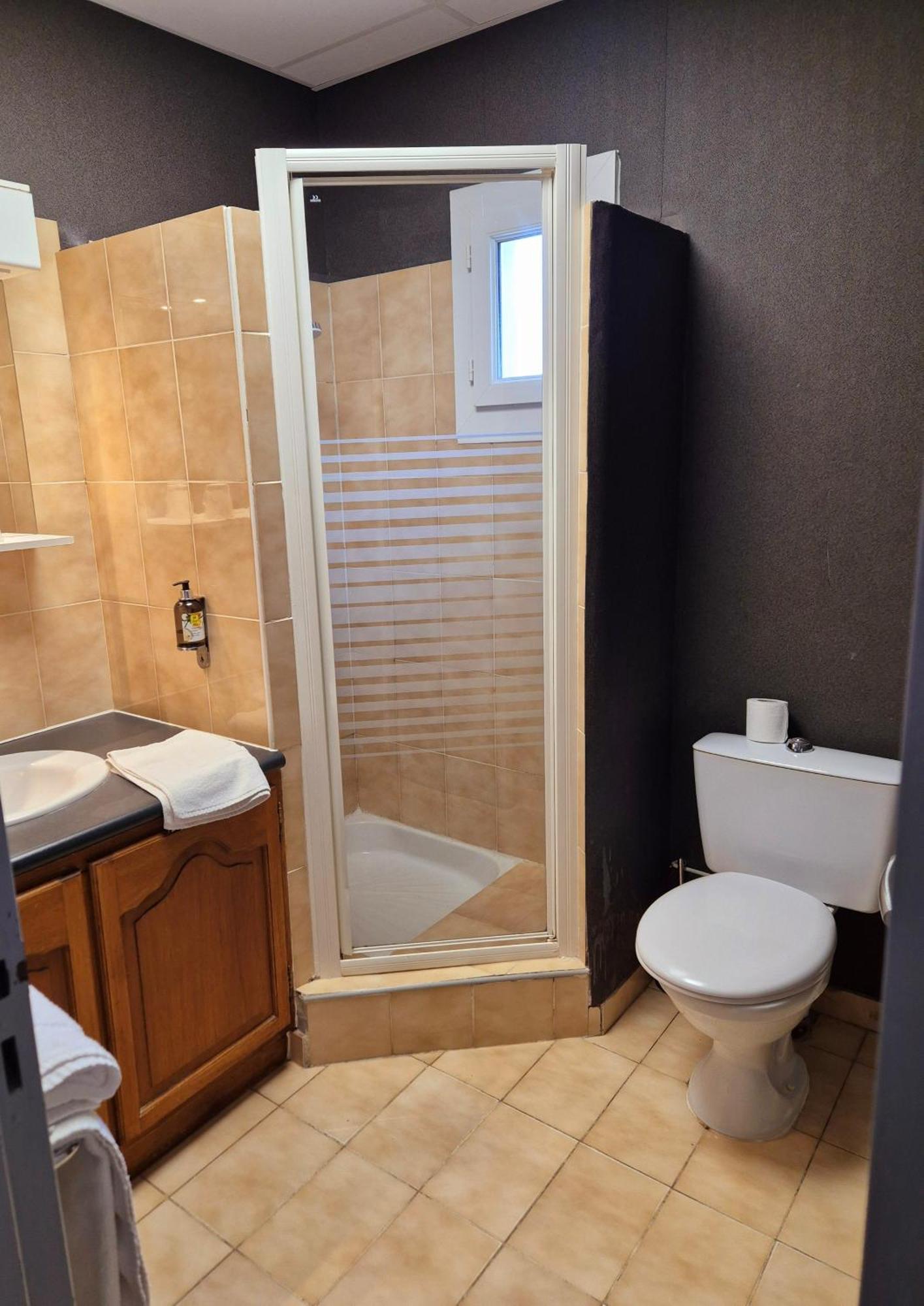 Hotel Logis Hotel Le Mistral - Restaurant - Montelimar Sud