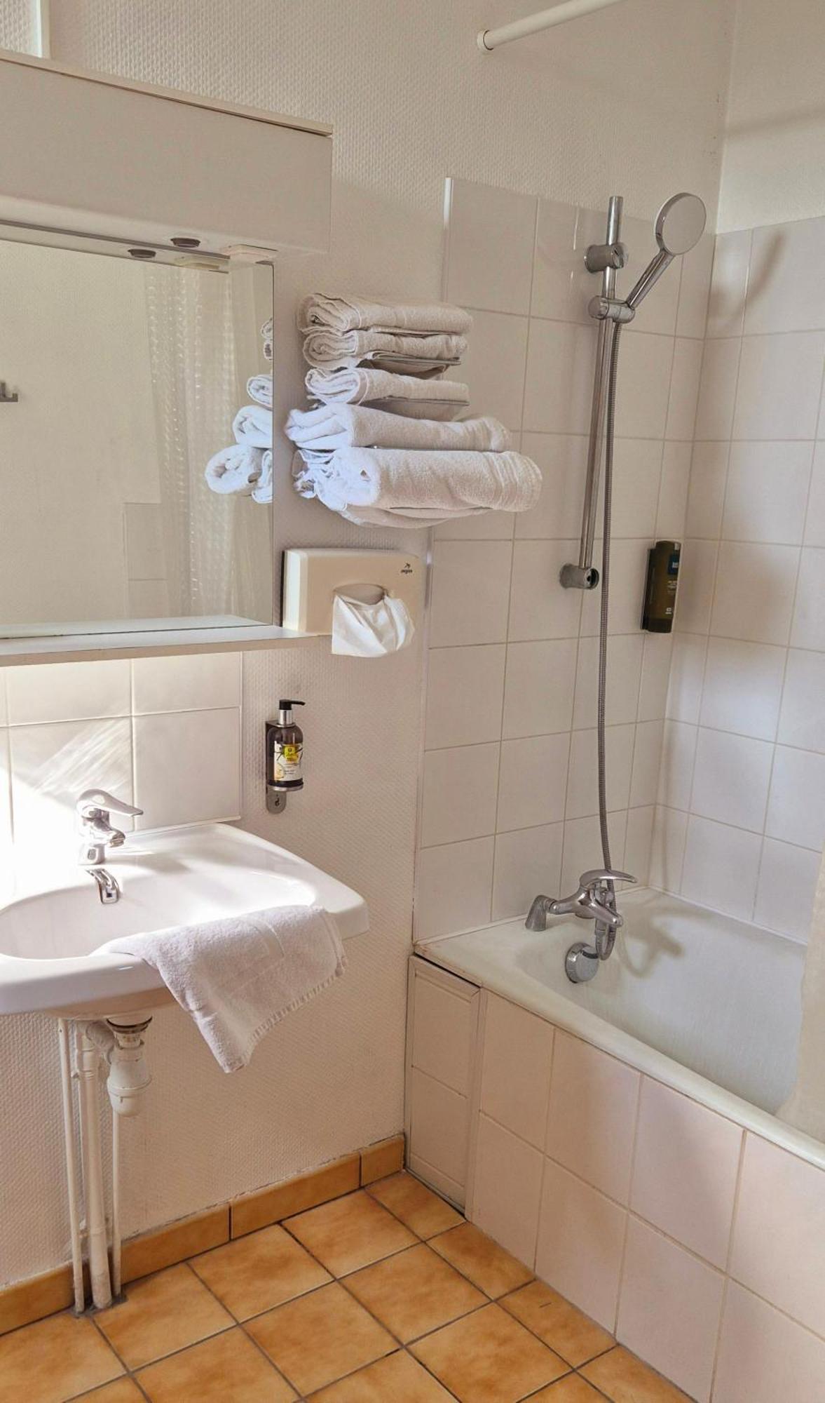 Logis Hotel Le Mistral - Restaurant - Montelimar Sud 3*